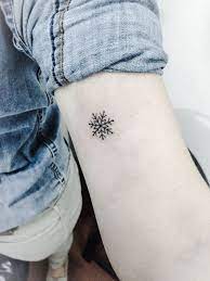 17 Melhor Ideia De Tatuagem De Floco De Neve Tatuagem De Floco De Neve Tatuagem Tatuagens