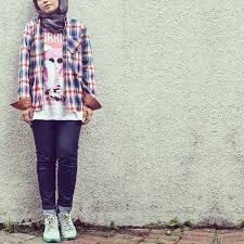 Cara berhijab simple dan modis yang saat ini di gandrungi oleh wanita muslimah adalah memadukan beberapa warna yang cerah sehingga menghasilkan sesuatu yang fresh dan nyaman di pandang. Mau Modis Berhijab Tapi Nggak Pakai Ribet Yuk Sontek 7 Gaya Berpakaian Ini