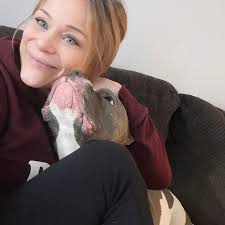 Chris Brown은 자신의 11:11 투어에서 자신의 셔츠를 벗어달라는 팬들로부터 요청을 들어왔다. “나는 계속해서 셔츠를  벗어달라는 요청이 들어온다. 그래도 난 내 옷이 좋아 🤣”