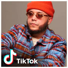 Y me puse las balenciaga mami no te haga vente pa acá que tu eres brava  Noche en Medillin Karol Ryan