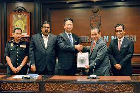 Berdasarkan adat perpatih, negeri sembilan dibahagikan kepada beberapa daerah atau jajahan yang disebut luhak atau luak. Portal Rasmi Kerajaan Negeri Sembilan Ahli Exco Kerajaan Ns Isytihar Harta