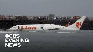 A sriwijaya air plane with 62 people on board lost contact after taking off from indonesia's capital sriwijaya air, an indonesian airline, said in a statement it was gathering more detailed information. Investigators Search For Black Box After Deadly Indonesia Plane Crash Youtube