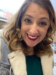 Me at 20… The false eyelashes !! 😉🤗