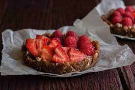 No Bake Coconut Cream Fruit Tarts Sweetphi Recipe Whole 30 Dessert Desserts Dessert Recipes