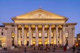 Fassadenbeleuchtung Des Nationaltheaters Munchen Deutschland Digital Systems