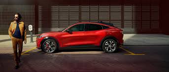 It includes keyless entry and ignition and an app. Der Neue Ford Mustang Mach E Vollelektrischer Suv Ford At