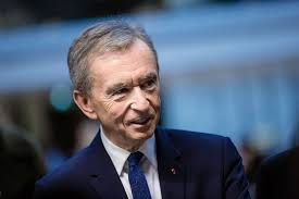 Orang Terkaya di Dunia, LV Bernard Arnault Raup Rp12,2 Triliun dari Jual  Saham Carrefour
