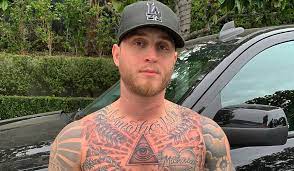 The son of hollywood star tom hanks shared a video on instagram asking if his followers could vibe with his. Chet Hanks Everything You Need To Know About Tom Hanks Son