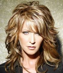 Hairstyles For Women Over 50 Years Old Wavy Mid Length Hair Long Hair Styles Hair Lengths