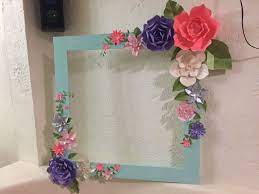 Aquí os traigo un video rapidito y con el paso a paso a modo de inspiración, para que veáis como decoro yo los marquitos que luego utilizo en proyecto. Marco Para Fotos Decorado Con Flores De Papel Nuovodiseno Marcos Gigantes Para Fotos Marcos Para Fiestas Marcos Gigantes Para Fiestas
