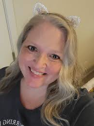 Introduction of a nurse from Michigan living in Bloomington, Indiana