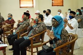 Pmi Dki Berikan Penghargaan Bagi Pendonor Darah Sukarela 50 Kali Mnctrijaya Com