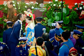 Tugas foto prewed kali ini bersama pasangan yang seru dari sidoarjo. Foto Prewedding Anggota Tni Au Ide Foto Prewed