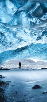 Man Under Cake Iceland Iphone11wallpaper Nature Photography Ocean Wallpaper Autumn Scenery
