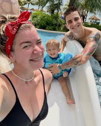 En la vida deberíamos preocuparnos más por ganar “tiempo” en vez de  “dinero” ✨ el segundo es tan solo una herramienta para obtener el primero.  @graneveniabijao 🏖️ Un antes y un después,