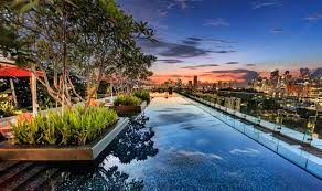 Swimming Pools In Singapore Five Star Hotels With The Best Infinity Rooftop And Outdoor Pools F Singapore Hotels Holiday In Singapore Amazing Swimming Pools