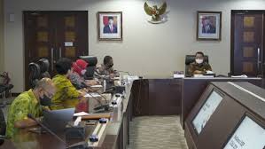 Kedua bidang ini dapat tumbuh dan berkembang. Ekonomi Kantor Staf Presiden