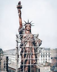 The Statue Of Liberty In Its Original Copper Form In Paris Before It Was Transported To New York City 1886 In 2020 Historische Fotos Statuen