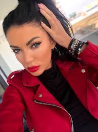 În vizunea lui, celebrul designer este de părere că bianca a avut nevoie de mai mult spaţiu, de libertate în relaţia cu victor slav. Bianca DrÄƒguÈ™anu Prima DeclaraÈ›ie DupÄƒ Ce Victor Slav S A DespÄƒrÈ›it De Raluca Ce Spune Despre Fostul Ei SoÈ› Mondenitati Ro