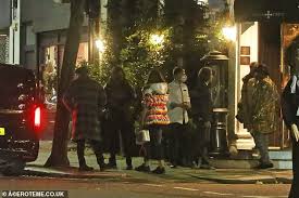Fui conhecer a nova e tão comentada casa cruz. Nick Jonas And Priyanka Chopra Enjoy Dinner At Same Restaurant Where Rita Ora Broke Lockdown Newswep
