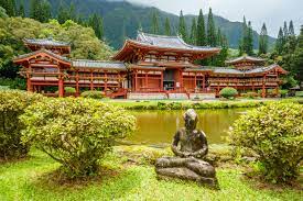 It is a beautiful temple with gardens, ponds of koi fish and small bridges. Byodo In Temple Go Hawaii