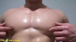Muscle amateur guys gets pecs worship and nipple play - XNXX.COM
