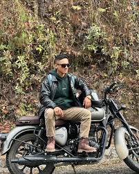 Travel far, travel wide, but always travel with a friend by your side.❤️❤️