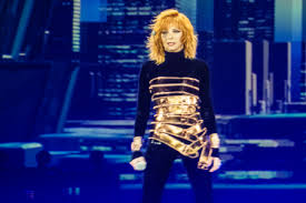Le grandiose côtoie l'intime dans un spectacle aux. Mylene Farmer Paris La Defense Arena Paris 2019 Live Report