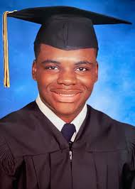 Meet 18 Chicago valedictorians who are 'beacons of hope' for the city