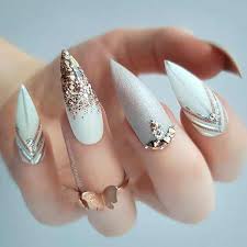 Uñas animal print en blanco y negro. 20 Hermosas Disenos De Unas En Blanco Que Te Encantaran