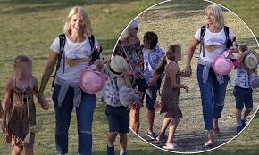 Последние твиты от holly willoughby (@hollywills). Holly Willoughby Picture Exclusive Star Is Joined By Declan Donnelly And Wife During Family Day Out Daily Mail Online