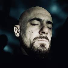 Miliardario che abita in un hotel grandissimo da solo pieno di letti ma nei quelli non riesce a prendere sonno…fonte trama io sono tempesta streaming. Elio Germano Sui Social C E Qualcuno Che Si Finge Il Sottoscritto Amica