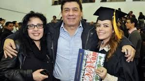 ليس جميع الاعزاء هم الاحبة او حتى الاصدقاء او الاهل قد مر بنا يوما شخصا و ترك فينا تلك الاثر الذي يدفعنا الى ان نمدحه. Ù…Ø¯Ø­Øª Ø´Ù„Ø¨ÙŠ ÙˆØ²ÙˆØ¬ØªÙ‡ Ø´ÙŠØ±ÙŠÙ† ÙˆØ¬Ø¯ÙŠ