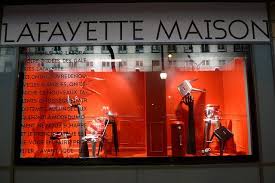 Vitrines Galeries Lafayette Edition Speciale Paris Avril 2010 Visual Merchandising Window Display Galeries Lafayette