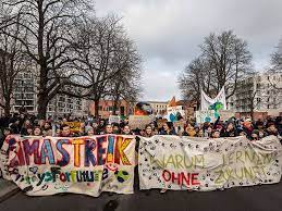 Antalet deltagande orter är nu över 1200 i 92 samordnare av global strike for future i sverige: Global Climate Strike It S Time To Get Angry Sympatex Newsblog