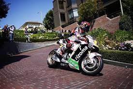 Motogp Racer Stefan Bradl Takes His Race Bike Down Lombard Street Motogp Racing Bikes Bike Pictures