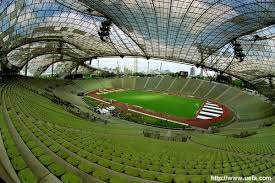 Olympiastadion Munchen 1972 Gunther Behnisch Del Rigor De La Geometria Incorporada Al Parque Las Tenso Estructuras P Mit Bildern Olympiastadion Munchen Stadion Olympia