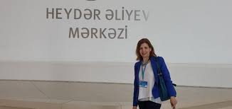 Το αζερμπαϊτζάν, επισήμως η δημοκρατία του αζερμπαϊτζάν, είναι χώρα στην περιοχή του καυκάσου και έχει έκταση 86.600 τ.χλμ. To Azermpaitzan Gefyra Anamesa Stoys Politismoys E Thessalia Gr