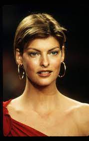 The Best Linda Evangelista Hairstyles Over The Years Linda Evangelista Short Hair Styles Celebrity Hairstyles
