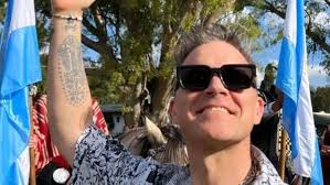 Qué está haciendo Robbie Williams en General Rodríguez