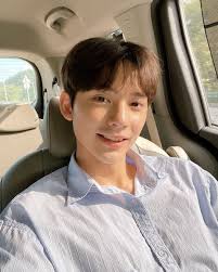 June: Chàng Idol điển trai khiến cả làng Gongjin mê đắm trong Hometown  Cha-Cha-Cha