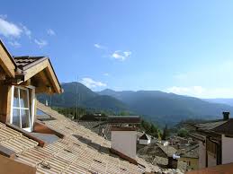 L'appartamento è arredato in stile con boiserie in legno. Case E Appartamenti In Vendita A Cavalese Studio Immobiliare Mosconi