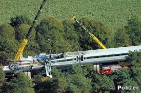 Das zugunglück von eschede 1998, die flugschaukatastrophe von ramstein 1988 oder die massenk Die Grossten Eisenbahn Unfalle Zugungluck Von Zurich Affoltern Feuerwehr Magazin