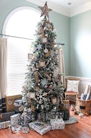 Wrapped around a tree, or just laid upon a mantle, these red how to properly decorate a christmas tree. How To Decorate A Flocked Farmhouse Christmas Tree The Turquoise Home