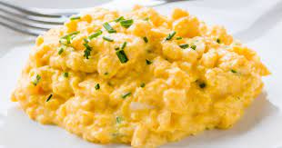 Use a rubber spatula to constantly stir and turn the eggs until they start to thicken, scraping down the bottom and sides. Chef Gordon Ramsay Shows How To Make Perfect Fluffy Scrambled Eggs And People Are Obsessed