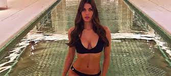 Lire le contenu de l'article. Instagram Iris Mittenaere Prend La Pose En Maillot De Bain Au Spa Mce Tv