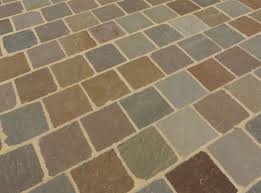 Pave Kandla En Gres Multicolor 14x14 Et 14x20 Bca Materiaux Anciens Pavage De Jardin Idees Pour La Maison Pierre Naturelle