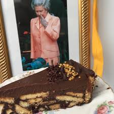 Délicieux gâteau que j'ai pris dans la revue 5 ingrédients 15 minutes. Royal Tea Time La Recette Du Chocolate Biscuit Cake Le Gateau Prefere D Elizabeth Ii Somewhere Over The Teapot