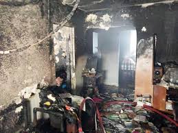 It had been extinguished by members of the public using buckets of water prior to scdf's arrival. Four Rescued From Woodlands Flat After Pmd Catches Fire Singapore News Top Stories The Straits Times