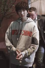  tfboys wang yuan  tổng hợp những cảnh ngủ cua vương nguyên trong mật mã siêu thiếu niên. çµé­‚å‰ä»–æ‰‹ 181025 Hm X Moschino åˆä½œç³»åˆ—å¤§ç§€cr Coconut Boys